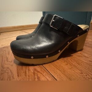 Clarks leather clogs